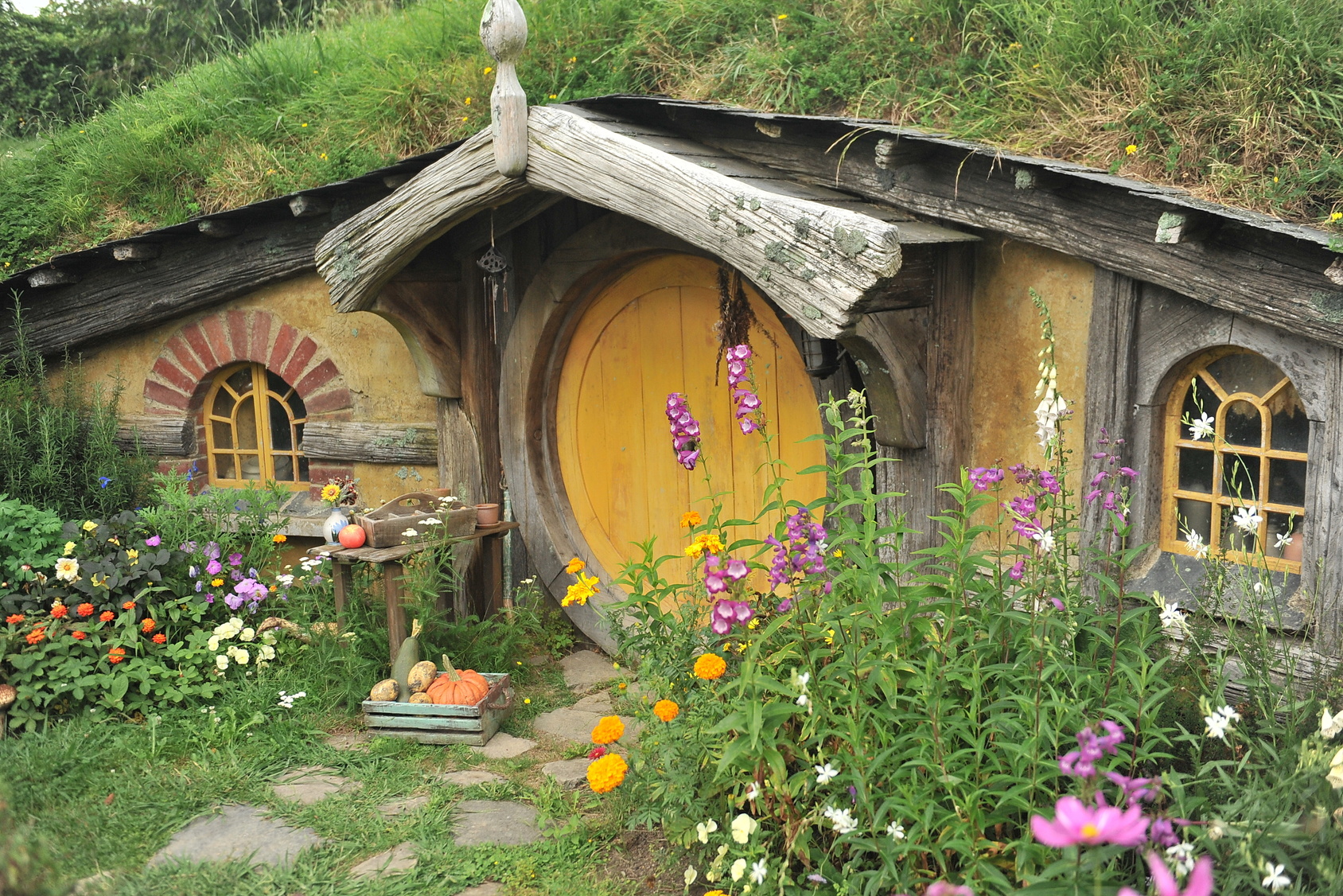 hobbiton hobbit hole