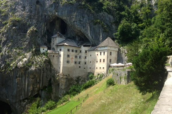 predjama castle